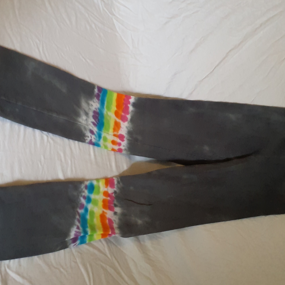 Gray leggings with rainbow stripe